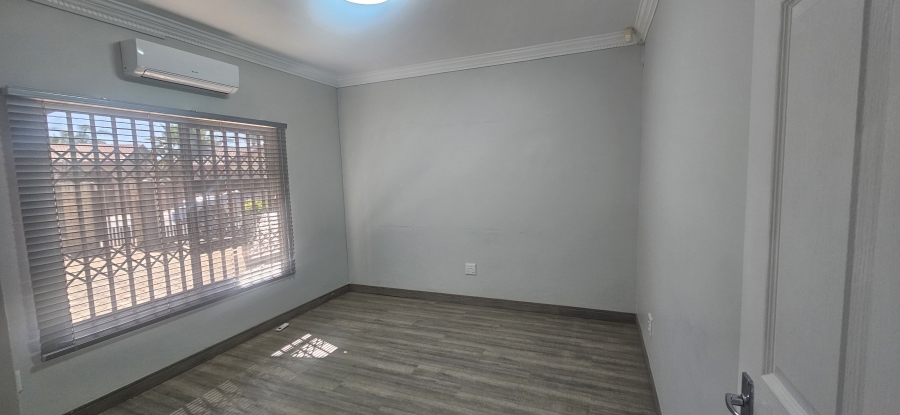 4 Bedroom Property for Sale in Roylglen Gardens Northern Cape
